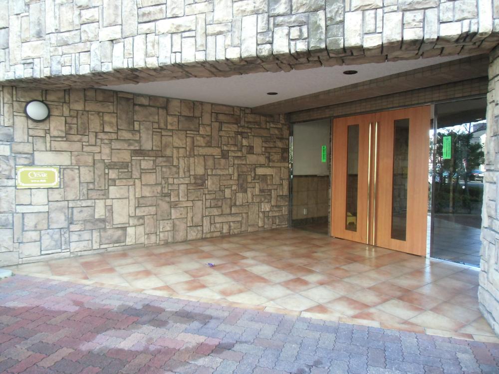 Entrance. Common areas