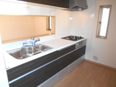 Kitchen. While looking at the state of the family cooking can be face-to-face kitchen !!