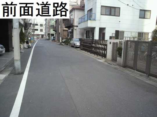 Local land photo. Frontal road