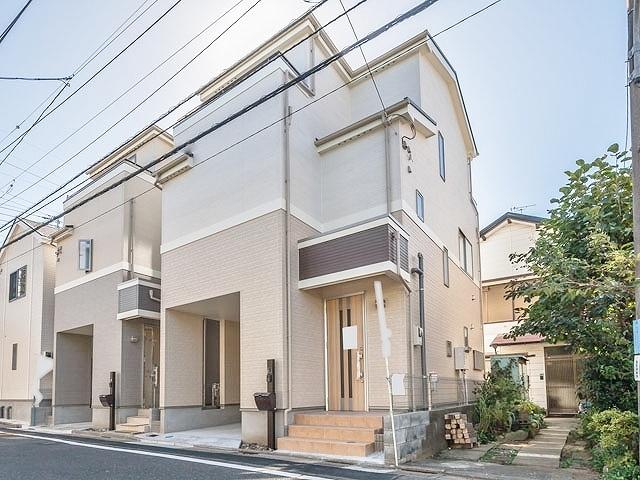 Same specifications photos (appearance). Same specifications appearance construction cases. Appearance to all building different floor plans. It is full of personality housing.