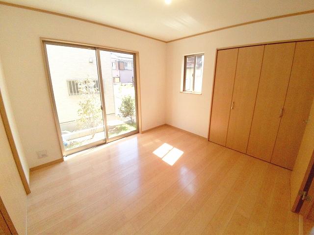 Same specifications photos (Other introspection). Same specifications indoor. It finishes in a bright room. It is a bright room on the second floor living room.