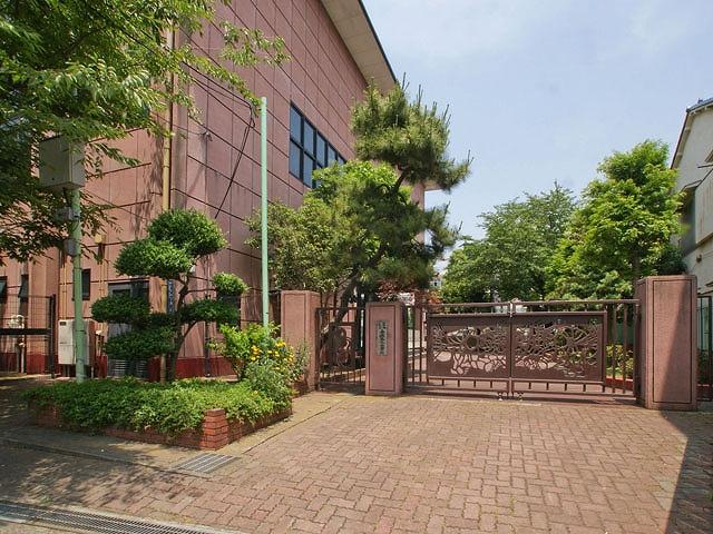 Junior high school. 722m to Sumida Tatsuware 嬬第 two junior high school