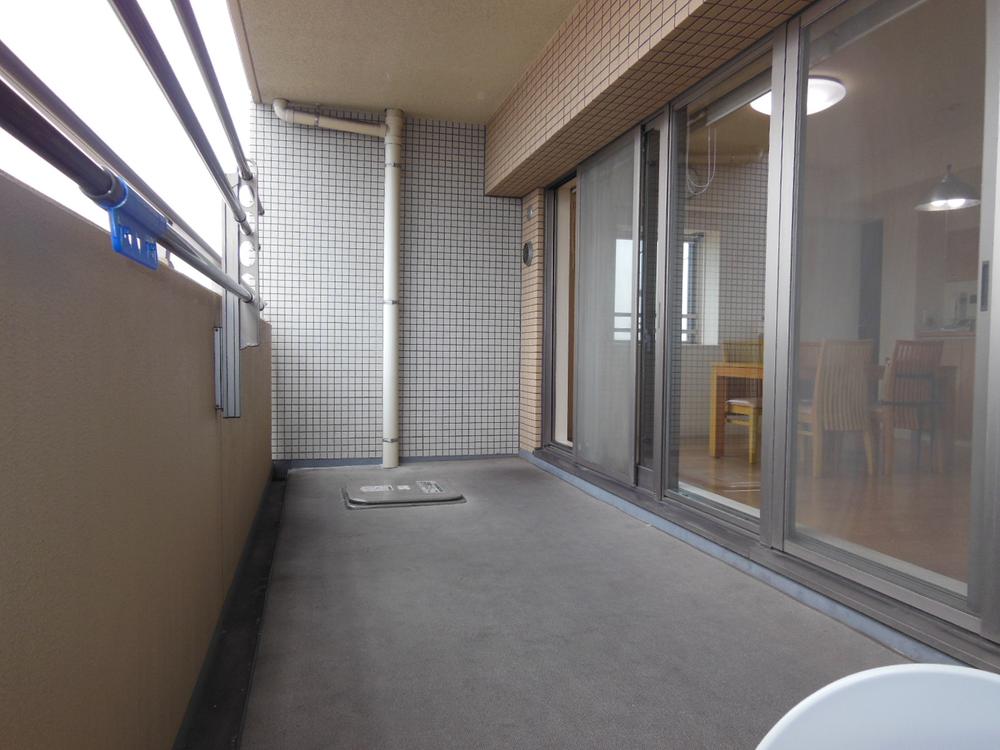 Balcony. Balcony of the depth of about 2m (12 May 2013) Shooting