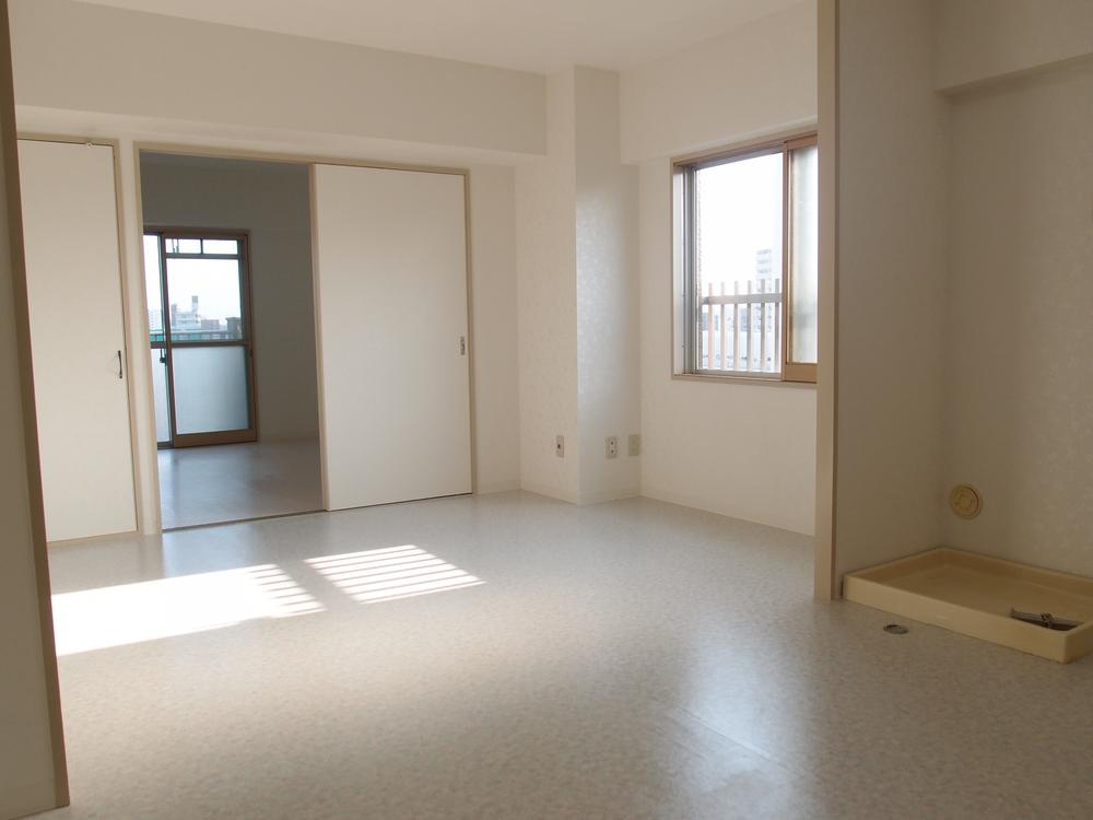 Living. About 10.9 tatami mats of living