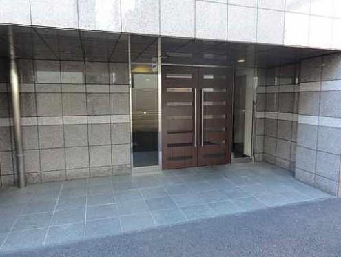 Entrance. Common areas