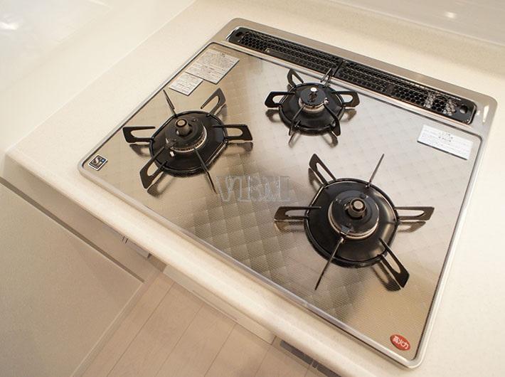 Kitchen. 3-neck gas stove