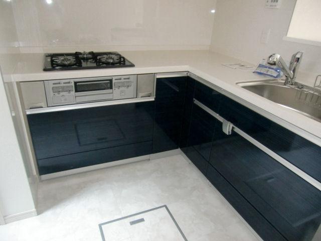 Kitchen. Indoor (11 May 2013) Shooting Same specifications