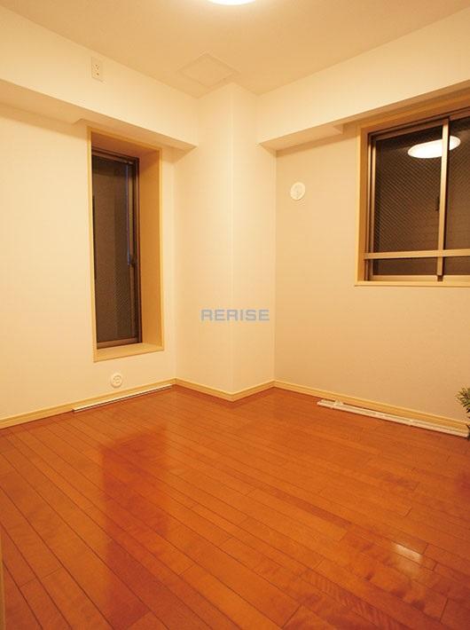 Non-living room. 4.5 Pledge of Western-style