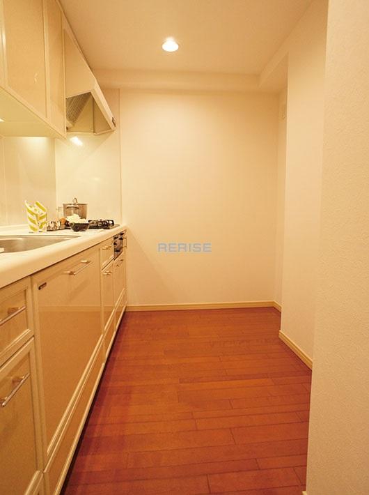 Kitchen. Kitchen space is 3 Pledge