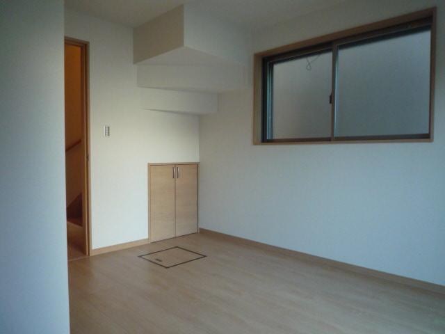 Non-living room. Indoor (11 May 2013) Shooting