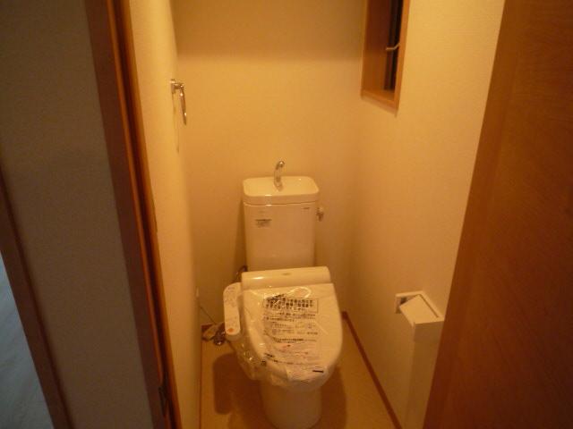 Toilet. Indoor (11 May 2013) Shooting