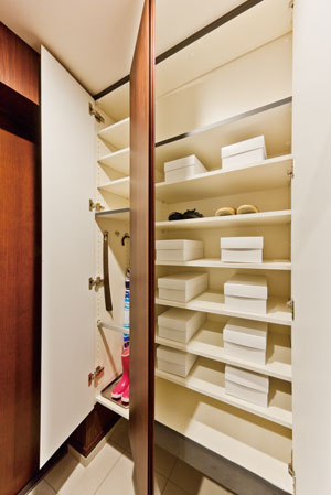 Receipt.  [Thor type footwear input] Such as boots and sandals of course, Thor type footwear purse that can be neat storage and stroller and golf bag. Small also has secured storage space of drawers and umbrella that also can be stored.