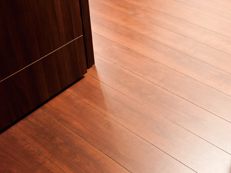 Interior.  [Wide large edition flooring] The feet to be able to spend comfortably, Casually adopted a large edition flooring wide to provide a luxury impression.