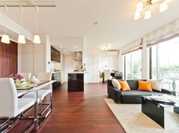 Room and equipment. Spacious living sense of quality drifts ・ The dining, Bathed in plenty of sunlight from the south-facing balcony. Comfort and imagination is the fly space. (Model Room D type / Select Plan)