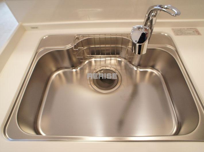 Kitchen. Water purifier built-in system kitchen