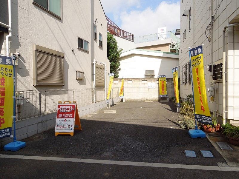 Local photos, including front road. Local (11 May 2013) Shooting