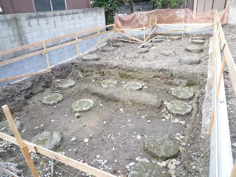 Local appearance photo. local Ground improvement (H25.11) and made the ground reinforcement work in accordance with the strength of the ground.