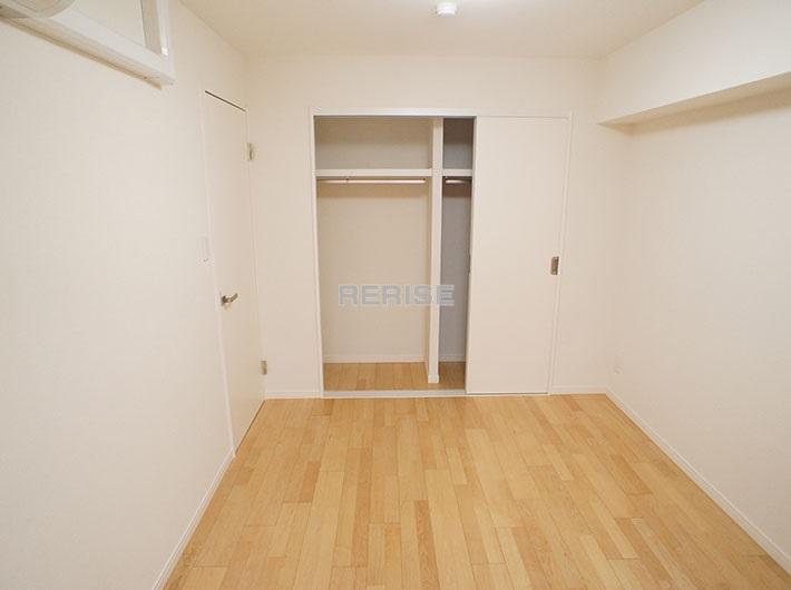 Non-living room. Living next to the apartment