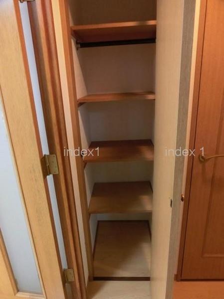 Receipt. Also plenty of hallway storage luggage