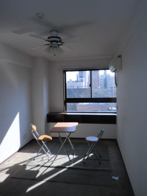 Non-living room. Indoor (11 May 2013) Shooting