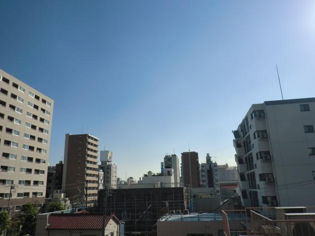 View photos from the dwelling unit. View from the site (November 2013) Shooting