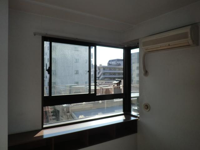 Non-living room. Indoor (11 May 2013) Shooting