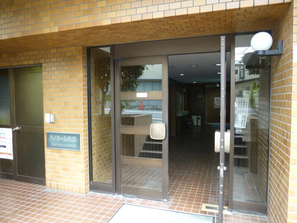 Entrance. Common areas