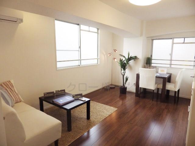 Local appearance photo. LDK