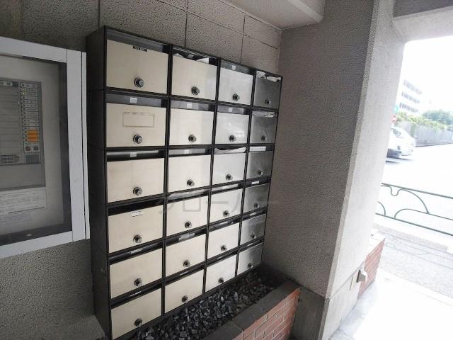 Other common areas. Set post