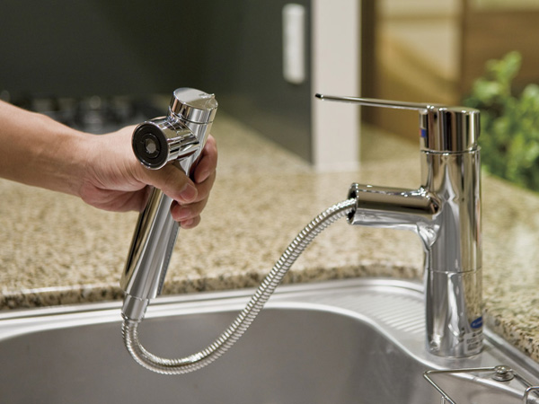 Kitchen.  [Water purifier built-in faucet] A built-in water purifier, Mixing faucet that is designed to smart, It makes it easy to clean if pulled out the head. (Same specifications)