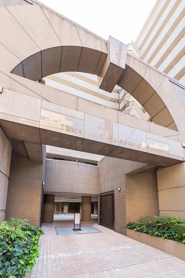 Entrance. Common areas