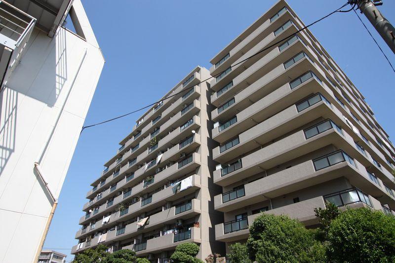 Local appearance photo. Day is good per facing south.