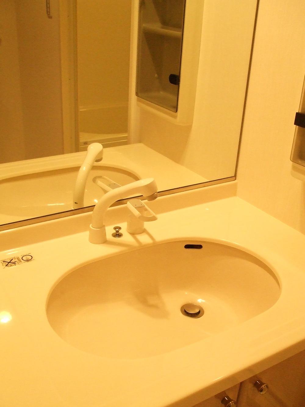 Wash basin, toilet. Indoor (12 May 2013) Shooting