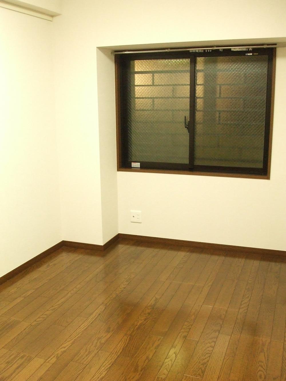 Non-living room. Indoor (12 May 2013) Shooting