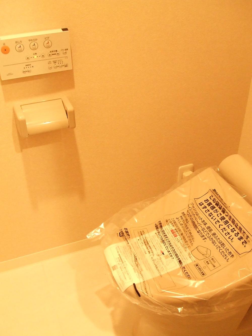 Toilet. Indoor (12 May 2013) Shooting