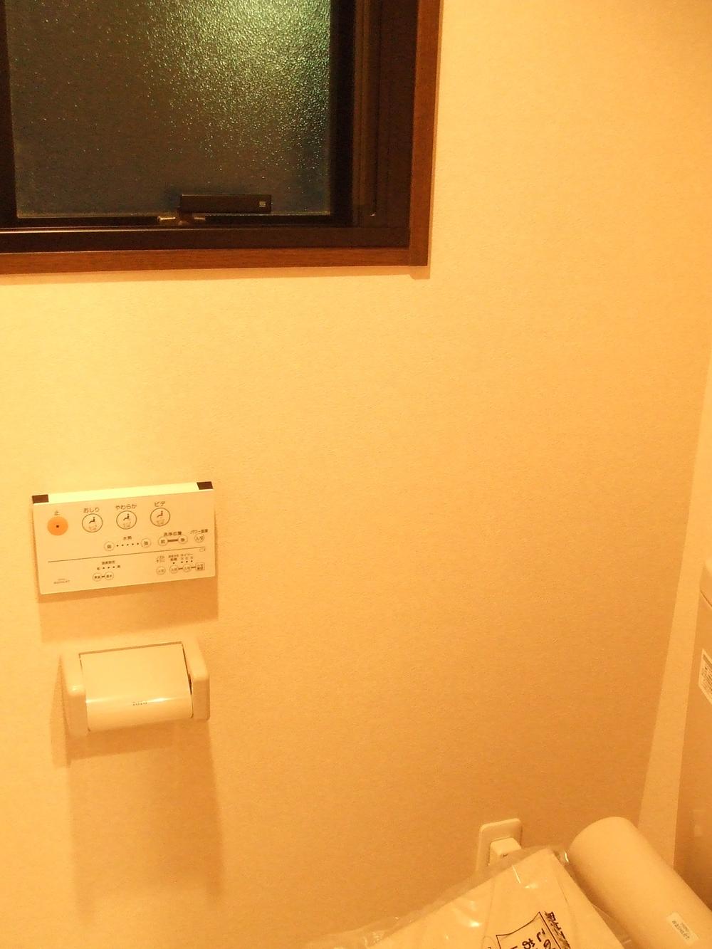 Toilet. Indoor (12 May 2013) Shooting