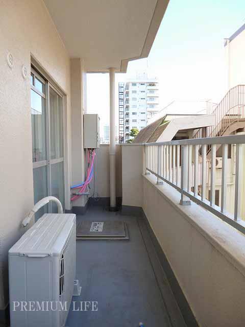 Balcony. Balcony with depth »ventilation is also good