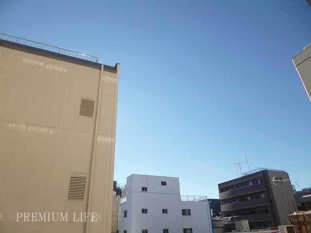 View photos from the dwelling unit. Blue sky can be seen from the balcony in south balcony »Station near Property