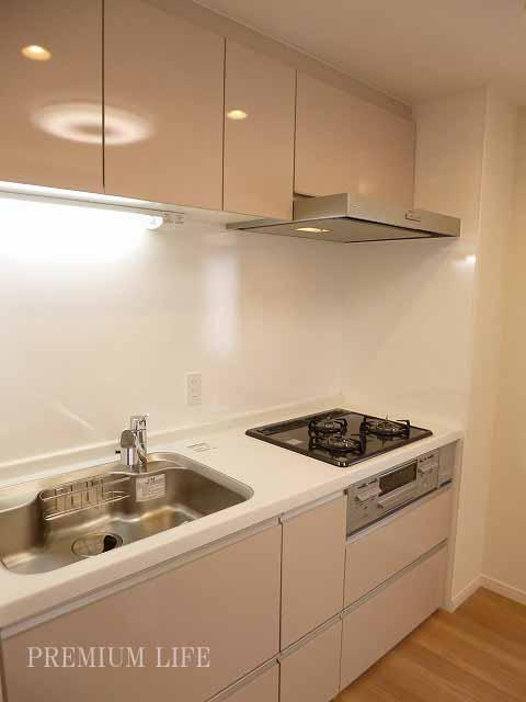 Kitchen. New exchange already »on the rich with storage in the lower part in the renovation.