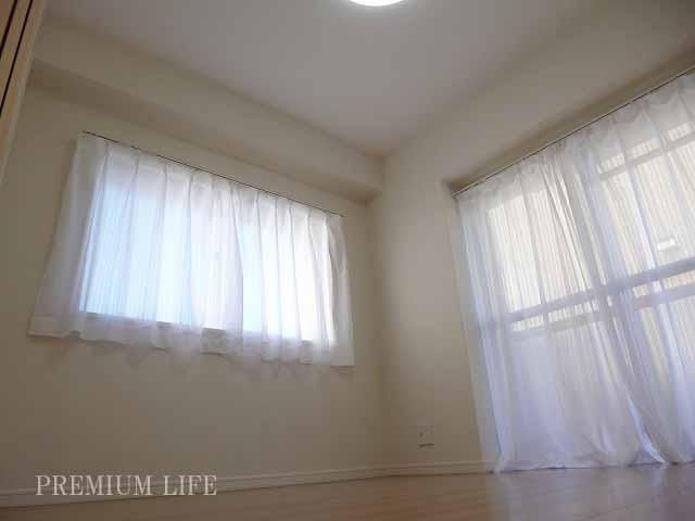 Non-living room. Daylighting ensure »is a bright open than two points per corner room.