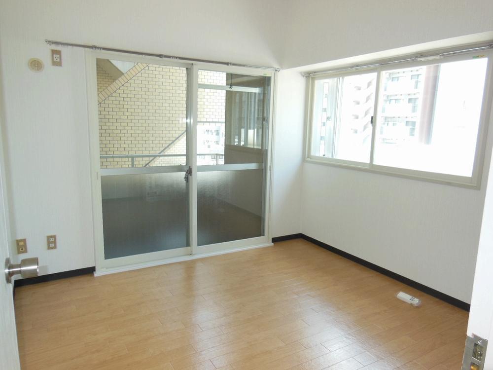 Non-living room. Room (August 2013) Shooting Renovation completed