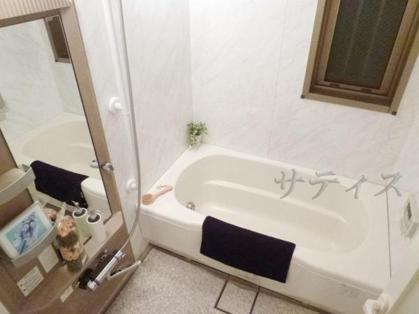 Bathroom. Rare window with bathroom. Reheating, With bathroom drying function!