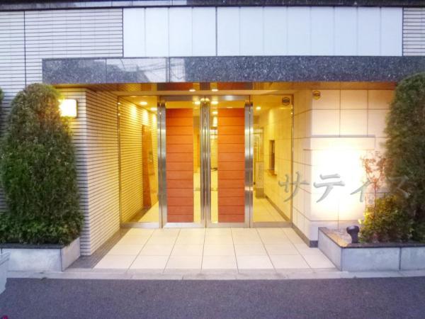 Entrance. Entrance was well-cleaning