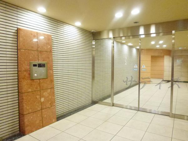 Entrance. Entrance auto lock of peace of mind in high-quality space