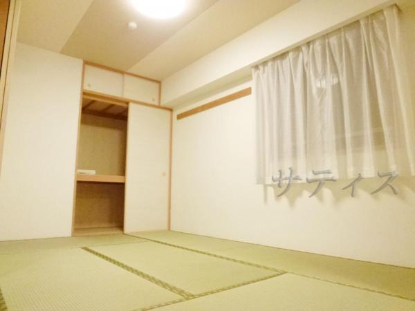 Non-living room. Even I can use as a drawing room, Also possible to connect the living room to release the partition!