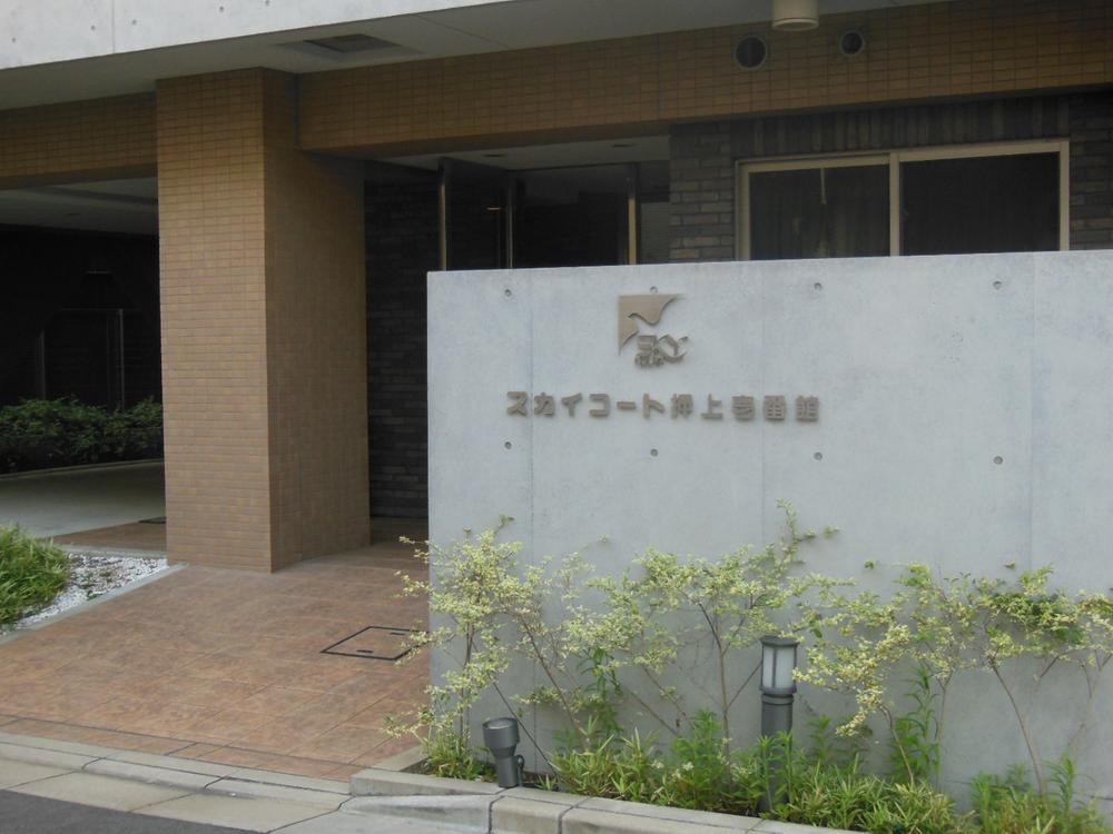 Entrance. Common areas