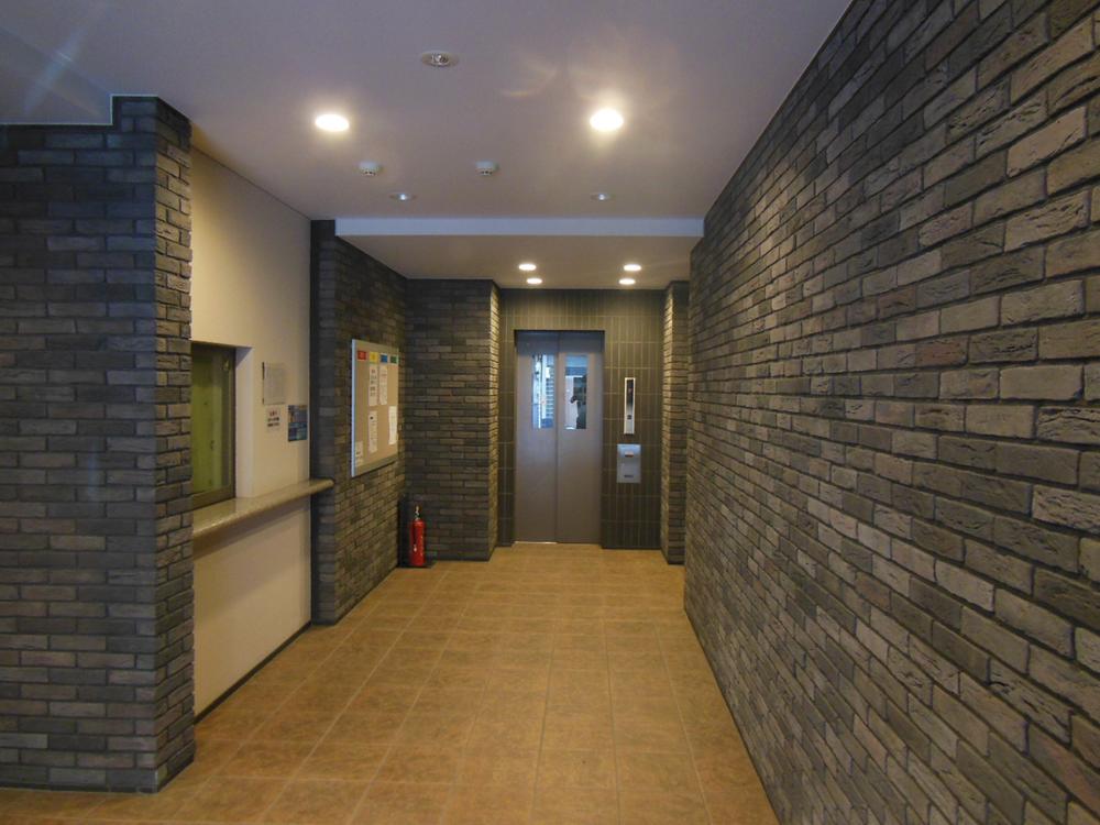 Entrance. Common areas