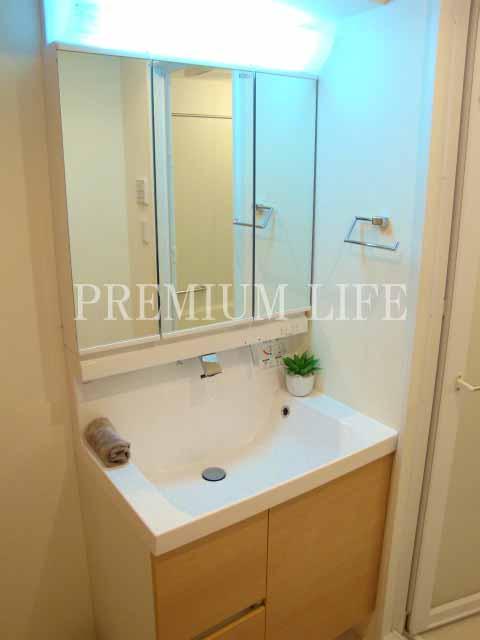 Wash basin, toilet. Washstand new exchange already