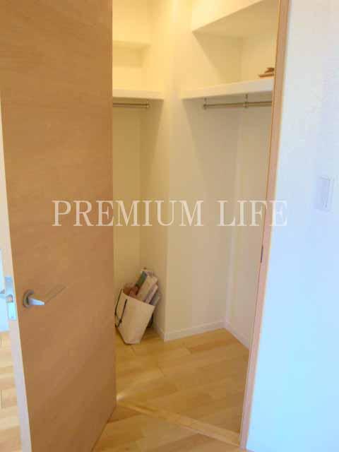 Receipt. Walk-in closet