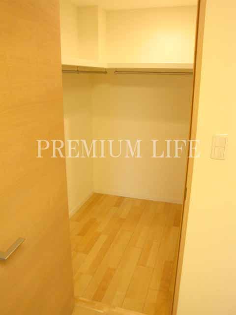 Receipt.  [WIC available in all rooms] Space of the room also put a golf bag like a hobby